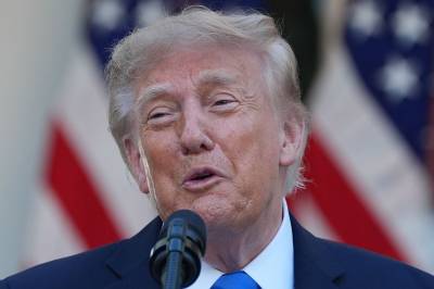Trump ut mot KI-advarsler: – Trenger bare en sterk og smart president