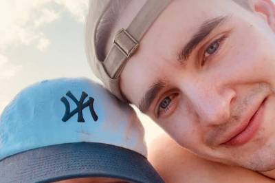 Svarer på romanseryktene: – Veldig glad i ham