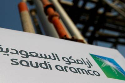 Oljeprisen faller etter uventet priskutt fra Saudi-Arabia