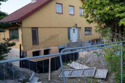 Naboer reagerer på uferdig hus: – Forstår ikke hva jeg skal gjøre