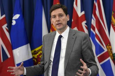 Canada - Raser etter hemmelige møter: - Forræderi