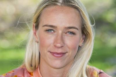 Ga ektemannen ny rolle da moren døde