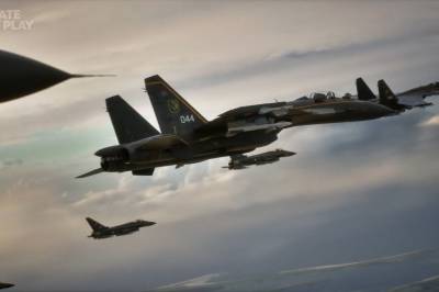 Føl spenningen ved å være et flygende ess både i og utenfor cockpiten i Ace Combat 8: Wings of Theve