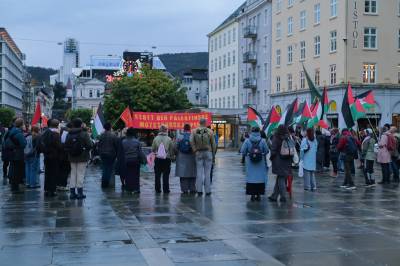 Flere patruljer i sentrum på dyster merkedag