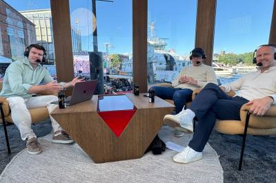 SE NÅ: Utvisning i åpningskampen - reaksjoner med VGs studio