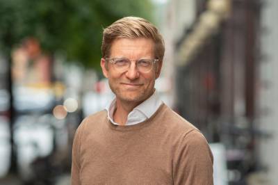 Det høres kanskje rart ut, men vi må insistere på at den fysiske verden fortsatt er den viktigste