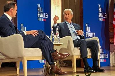 Oljeprisen faller på håp om våpenhvile – Jamie Dimon har håp om «varig fred»