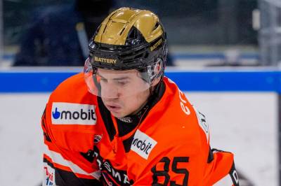 TV 2: Hockeyspiller til sykehus etter takling