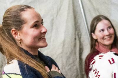 - Lyser opp i en mørk tid