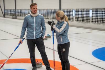 Kasta tomat på ektemannen: – Vi har blitt gamle nok til å gi f***