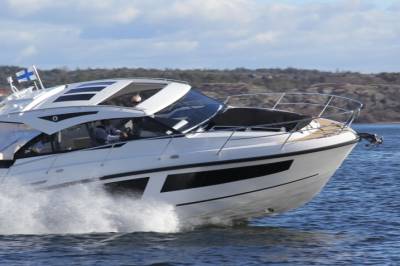 Grandezza 34 OB er en ny og livlig familiebåt fra Finland