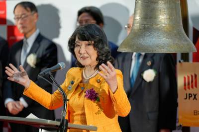 Japans finansminister ber markedene roe seg etter rentesjokk