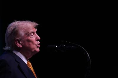 Trump sier USA skal fortsette samtaler med Iran – våpenhvilen er over