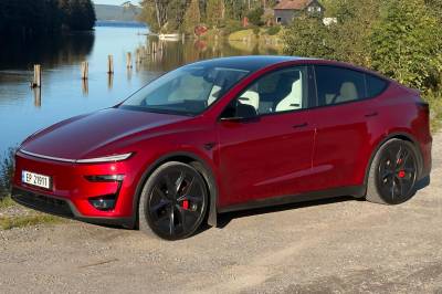 Mens Tesla setter rekord i Norge, er salget i Europa halvert