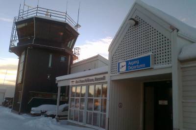 Skal ha slått og spyttet på Widerøe-ansatt