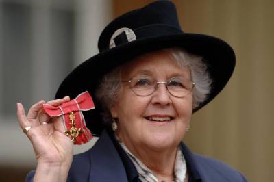 Stephanie Cole er død