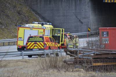 width=device-width, initial-scale=1, viewport-fit=cover