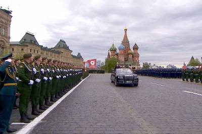 Putins militærparade i Moskva: De tunge kjøretøyene og våpnene uteble