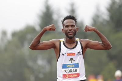 Skadedrama før nytt sterkt maraton: – Smerter hele veien