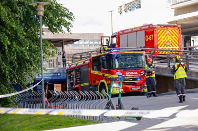 Brann i parkeringshus på Oslo S - spredd seg til flere biler