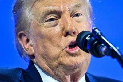 Demokrater tar med seg Epstein-ofre