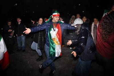 Her feirer de Khameinis død: – Gratulerer Iran!