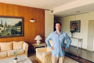 Thomas har tjent millioner på aksjer – slik gjør han det