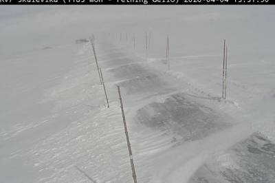 Advarer mot svært glatte veier: – Kan bli mange timers ventetid