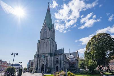 Vurderer å avlyse gudstjenester