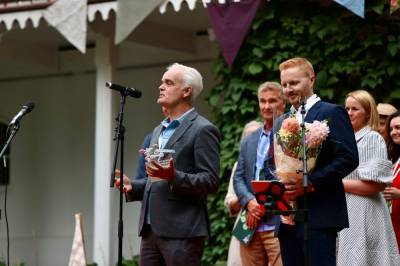 Disse vant pris på hagefest