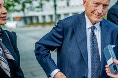Datteren står frem som Epstein-varsler