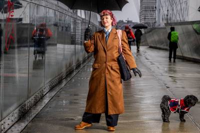 – Nordmenn  ser solen og tenker: NÅ er det varmt!