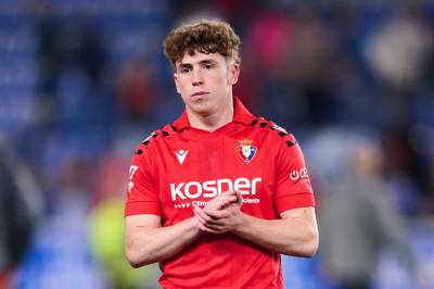 Den spanske vingeren Víctor Muñoz er Liverpools første signering under Iraola