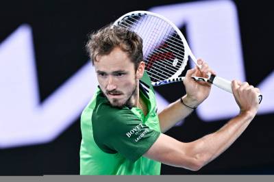 Daniil Medvedev er fortsatt strandet på flyplassen i Dubai, og kan gå glipp av Indian Wells