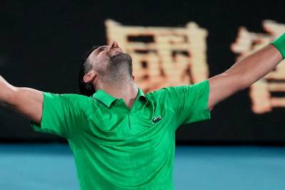 Djokovic overrasket i Australian Open – hyllet av publikum etter seier over Sinner
