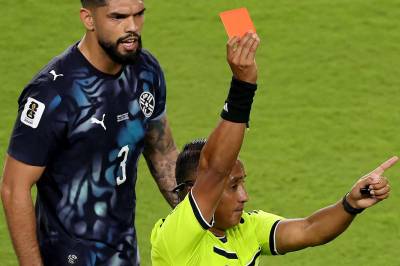 Historisk rødt kort da Tyrkia røk ut av VM: – Første gang vi ser