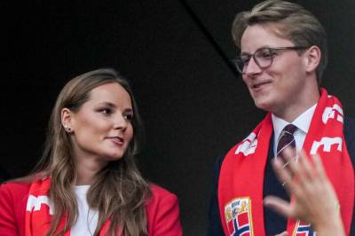 Hylles av kongehusekspert