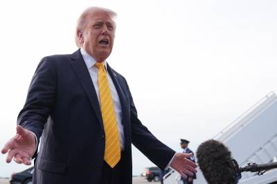 Trump: USA vil begynne å hjelpe skip ut av Hormuz mandag