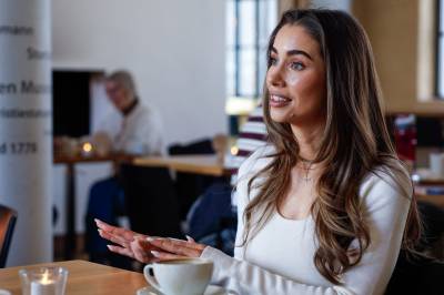 Hun tjener millioner på skjønnhet. Men gjør nesten aldri intervjuer.