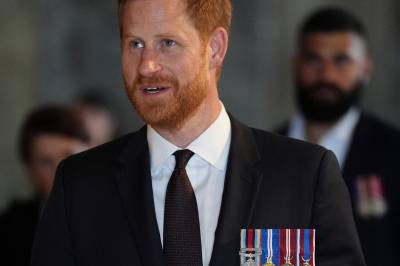Prins Harry takker ja til overnatting hos kong Charles