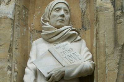 Julian av Norwich levde store deler av sitt liv i en gjenmurt celle i en kirkevegg. Her fant hun friheten til å skrive verk som fortsatt inspirerer etter 600 år