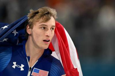 Magnussen langt bak på 500 meter – Stolz med nytt gull og olympisk rekord