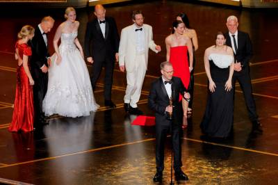 Støre gratulerer «Affeksjonsverdi»-gjengen med Oscar