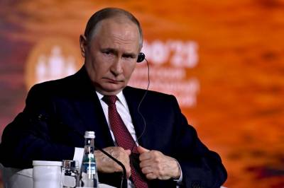 Putin ber oligarker om å finansiere Russlands forsvarsbudsjett