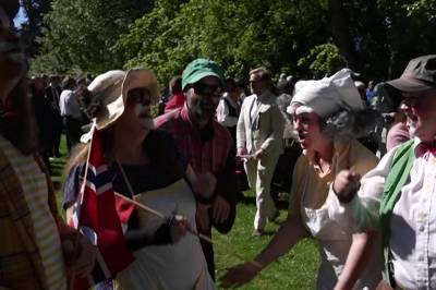 Også dyrene i Hakkebakkeskogen feirer 17. mai
