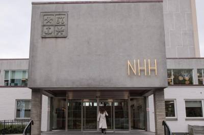 NHH-studenter fikk eksamen i feil fag: – Vi så bare oppgitt på hverandre