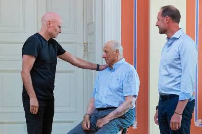 VG: Ole Einar Bjørndalen og Ståle Solbakken deltar i kong Haralds gravferd