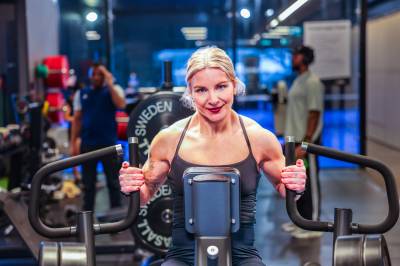 Full jobb og fire barn: Slik rekker Linda (44) å bli supersterk