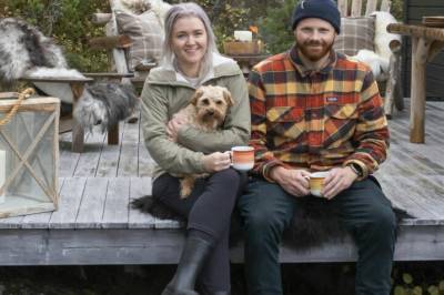 Stian og Tina kjøpte veiløs hytte: Tok et uvanlig valg