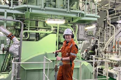 Adrian (22) lever draumen på dei sju hav: – Det hender eg får litt «fomo»